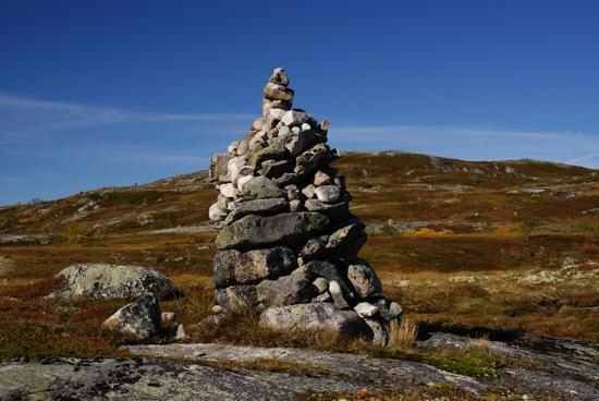 Kvifor står det vardar over heile Vestlandet?